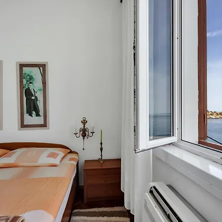 Zuta Kuca Guest house Makarska